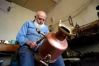 81 Yaşındaki Usta, Bakır Semaverleriyle Dünyayı Isıtıyor
